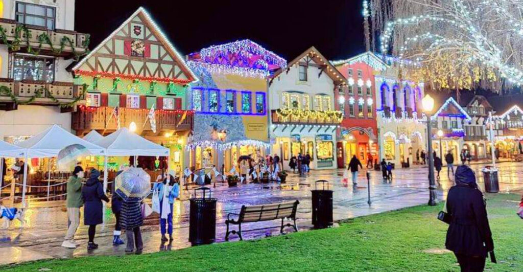 15 Scenic American Towns Built for Tourists, Not Locals