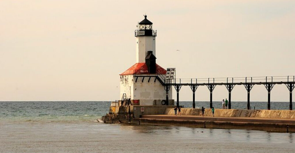 15 Small Towns Near Chicago That Feel Like a Vacation