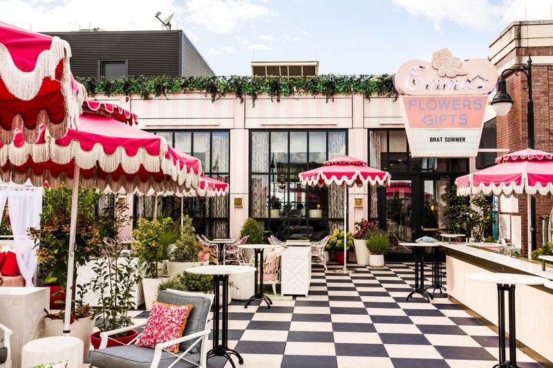 White Limozeen (Graduate Nashville)