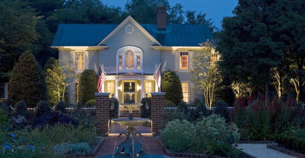 15 Virginia Restaurants Locals Recommend to First-Time Visitors
