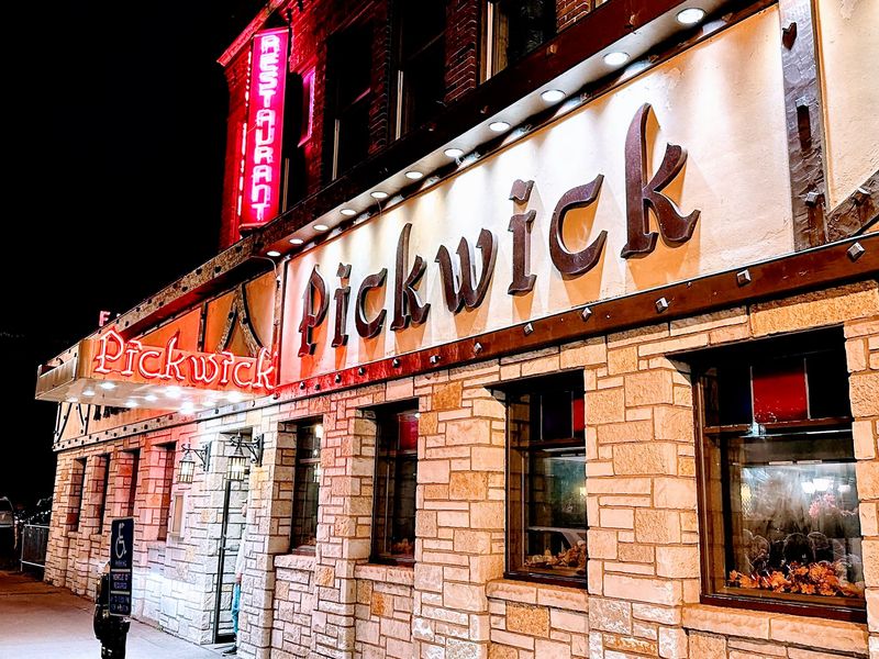 Pickwick Restaurant & Pub – Duluth