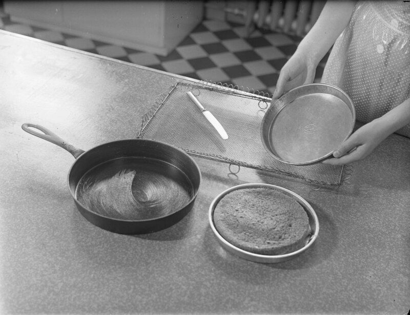 Use Salt To Clean Cast Iron