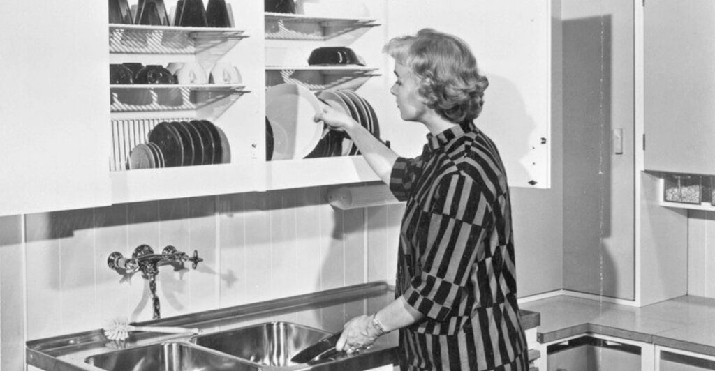 16 Great-Grandma’s Kitchen Hacks You Should Still Use