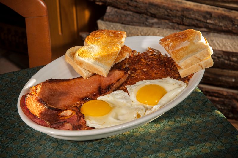 Twin Pines Restaurant, Resort, & Fishing Launch – Garrison