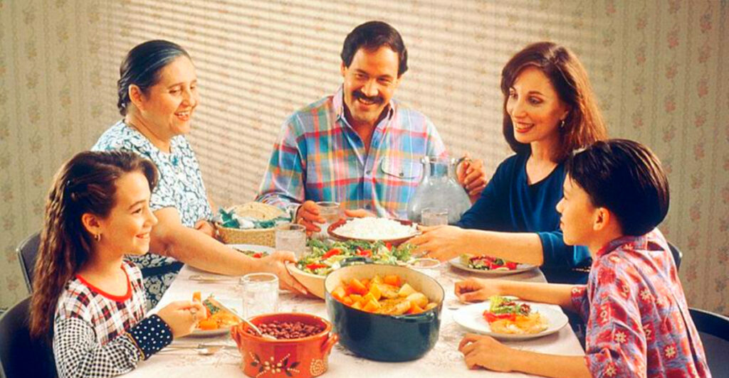 16 Sunday Supper Traditions We’ve Lost Over Time