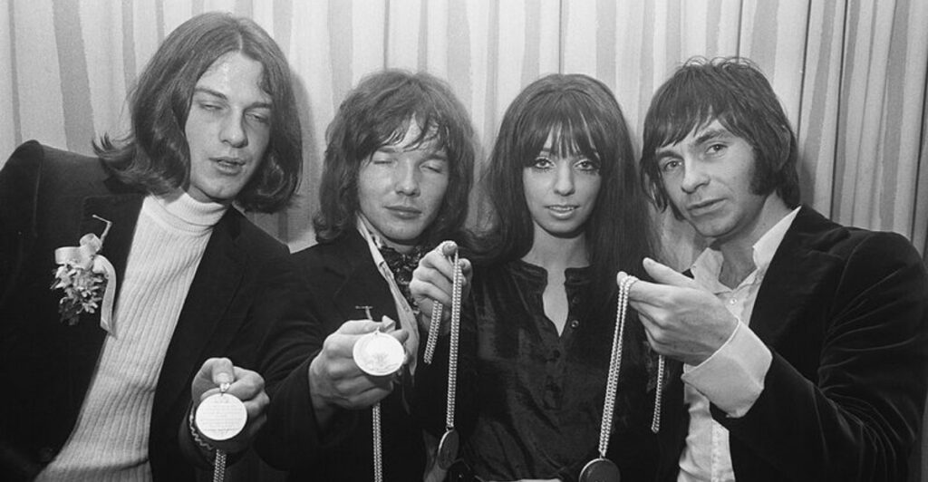 18 Chart Toppers Boomers Remember – Millennials Draw Complete Blanks