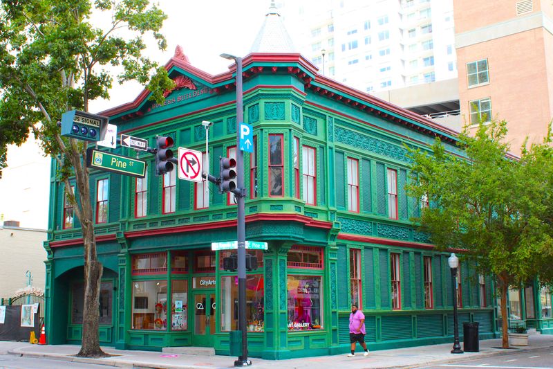 Architecture With A Memory