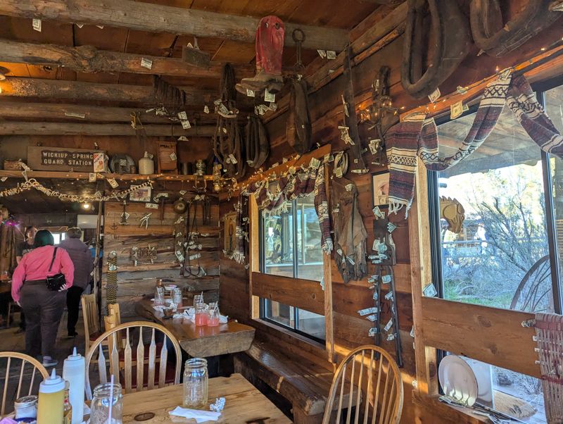 Plan Ahead: Hours, Reservations, and Cash