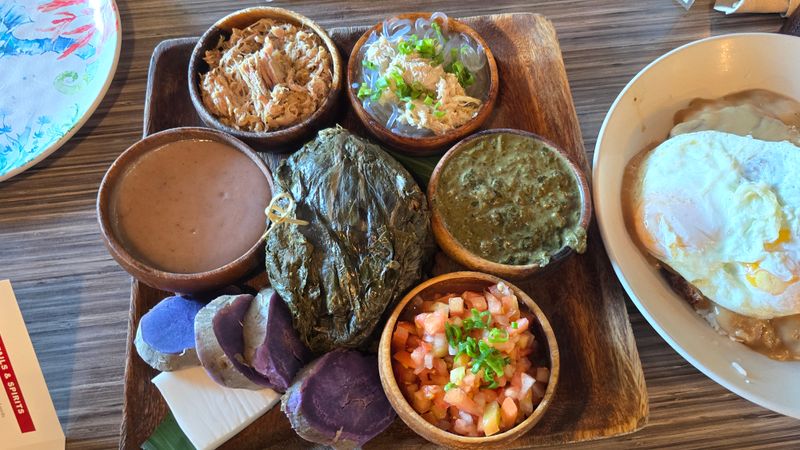 Highway Inn - Kakaʻako & Waipahu