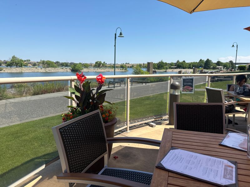 Budd's Broiler (Richland – Columbia River at Columbia Point)