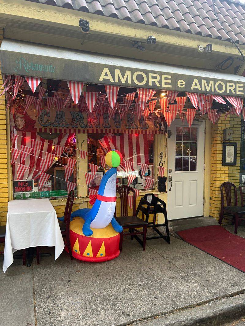 Amore e Amore (Inman Park, Atlanta): The theme decor plus comfort food party