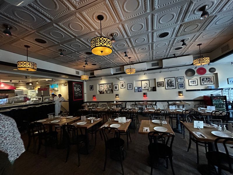 Juliana's Pizza – New-School Date, Old-School Coal-Oven DNA