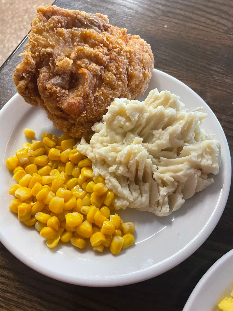 Don's Family Style Buffet — Huntsville, MO