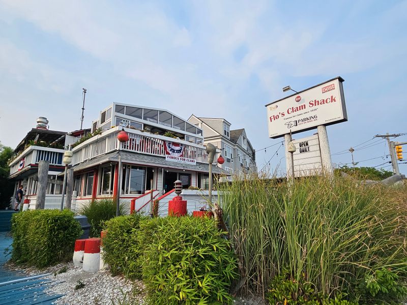 Flo's Clam Shack (Middletown) + Flo's Drive-In (Portsmouth)