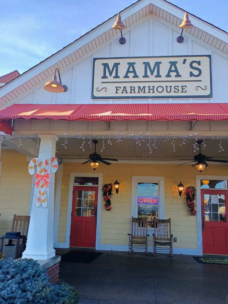 Mama’s Farmhouse — Pigeon Forge, TN