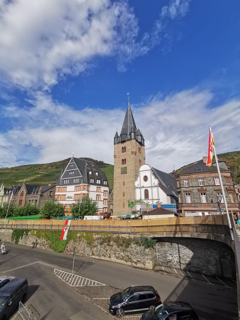 Bernkastel-Kues (Moselle, Rhineland-Palatinate) - crooked half-timber perfection