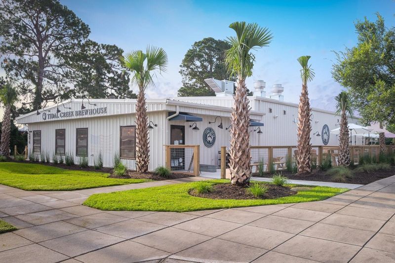 Tidal Creek Brewhouse (brewpub with legit food)