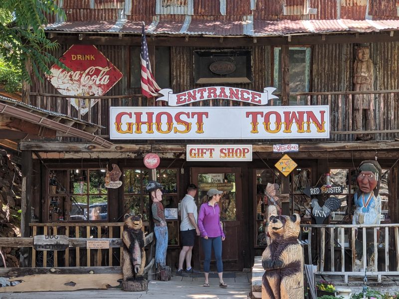 Jerome, Arizona — Ghost-town-turned-artist-enclave