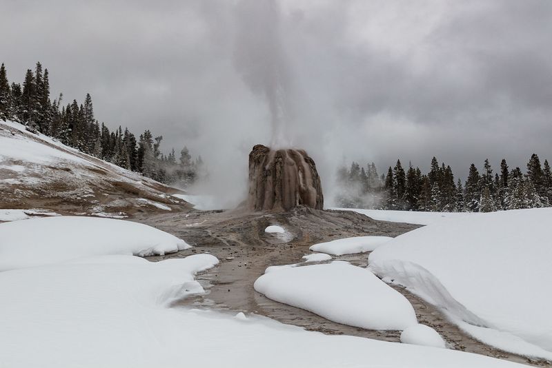 Predictable geysers are even more dramatic in cold air