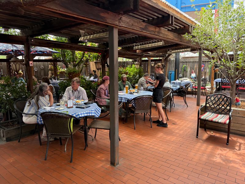 Biergarten Ambiance and Folk Music