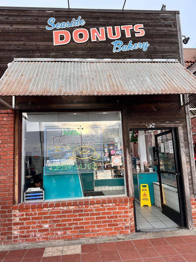 Seaside Donuts Bakery (Newport Beach): 24/7 Donuts by the Ocean