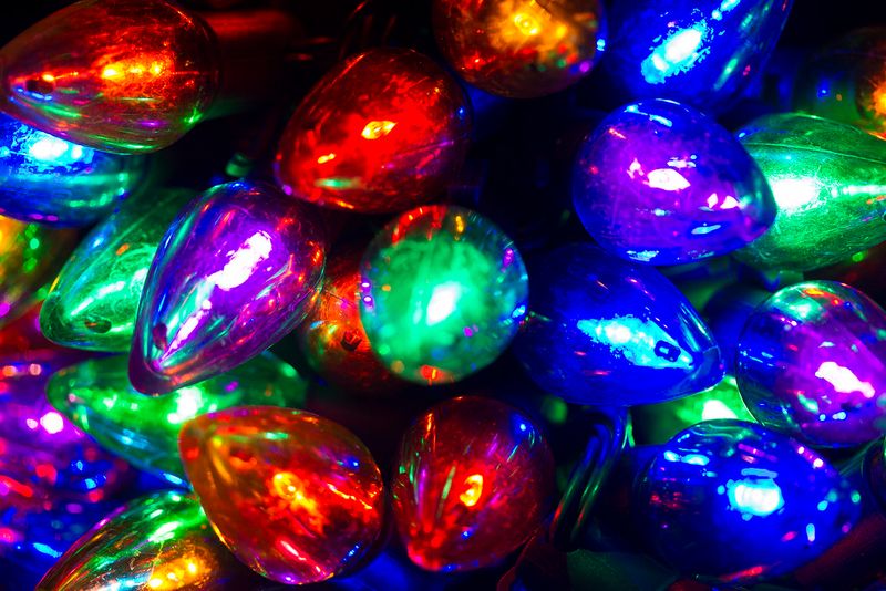 Big Incandescent C7 and C9 Bulb Strings as the Default Lights