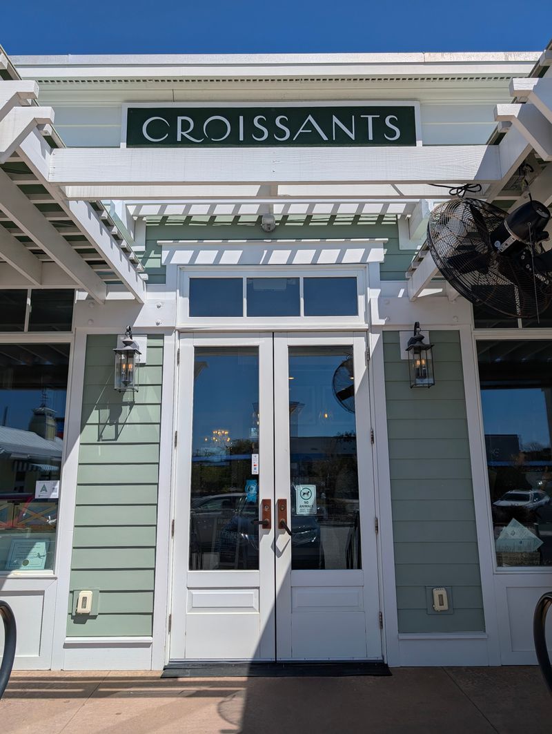 Croissants Bistro & Bakery (brunch & pastries)