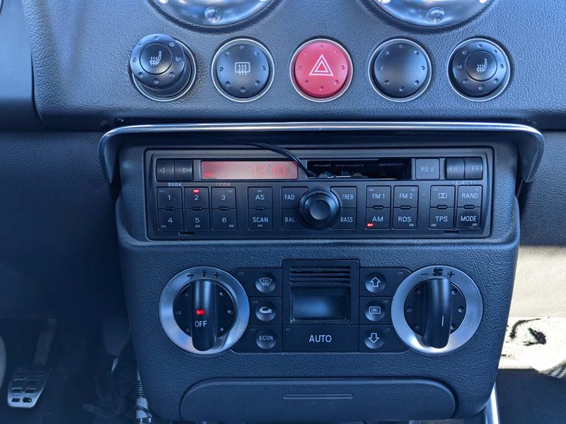 AM radio crackle between stations