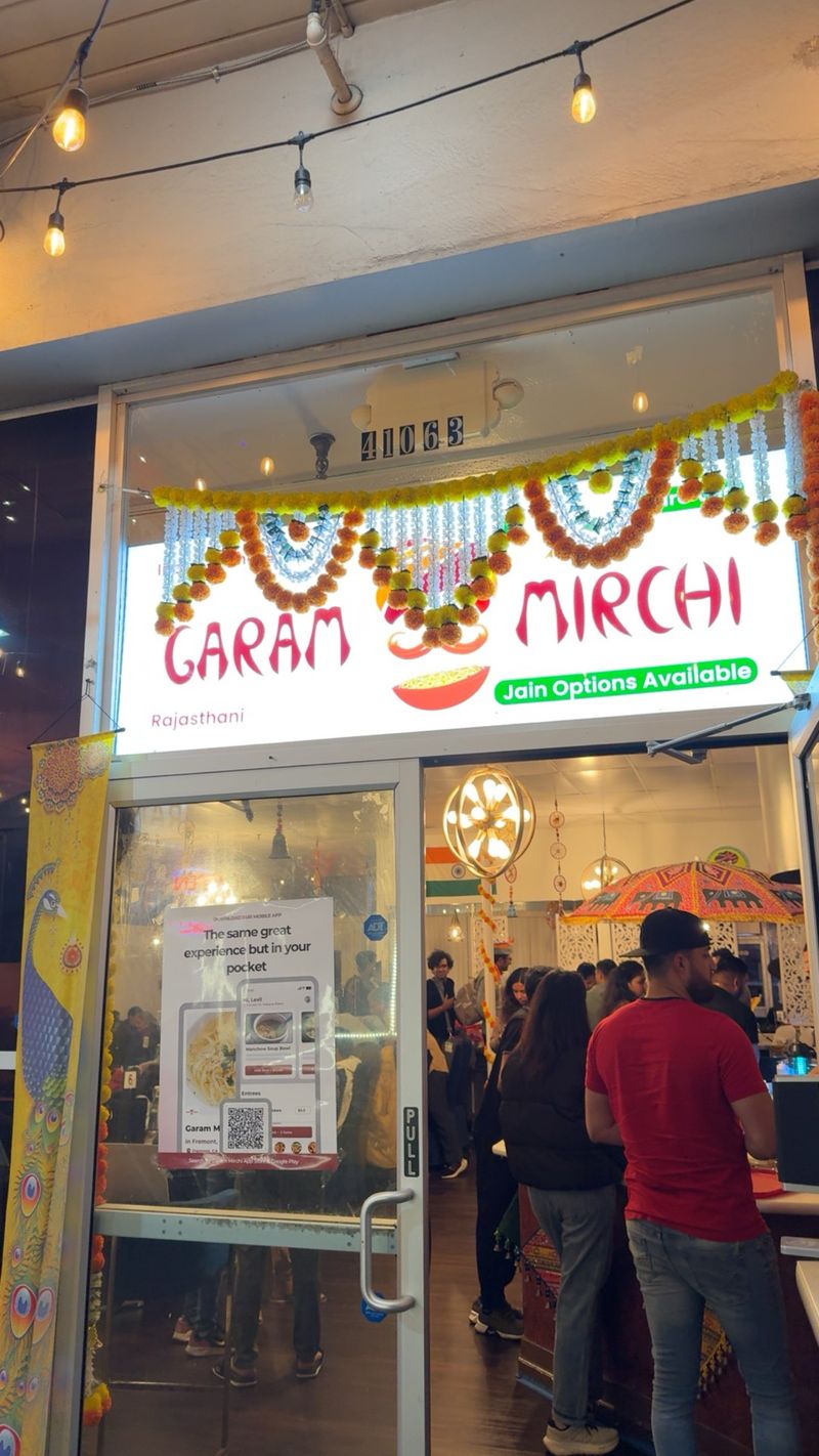 Garam Mirchi (Rajasthani & Indo-Chinese, vegetarian)