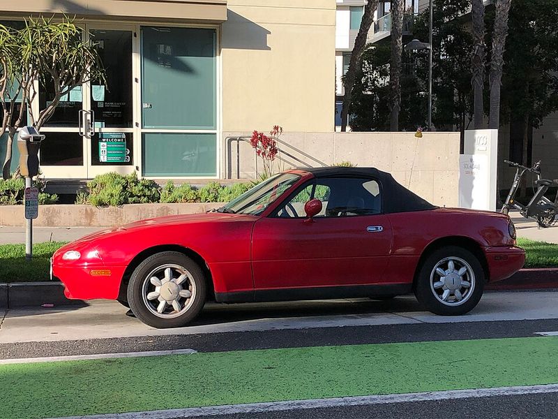 Mazda MX-5 Miata (1989)