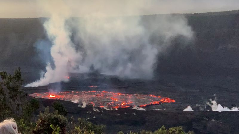 Lava Fountains Reach 15 to 30 Meters