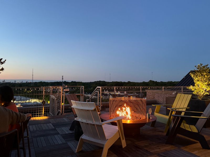 Sunset Seating That Feels Cinematic