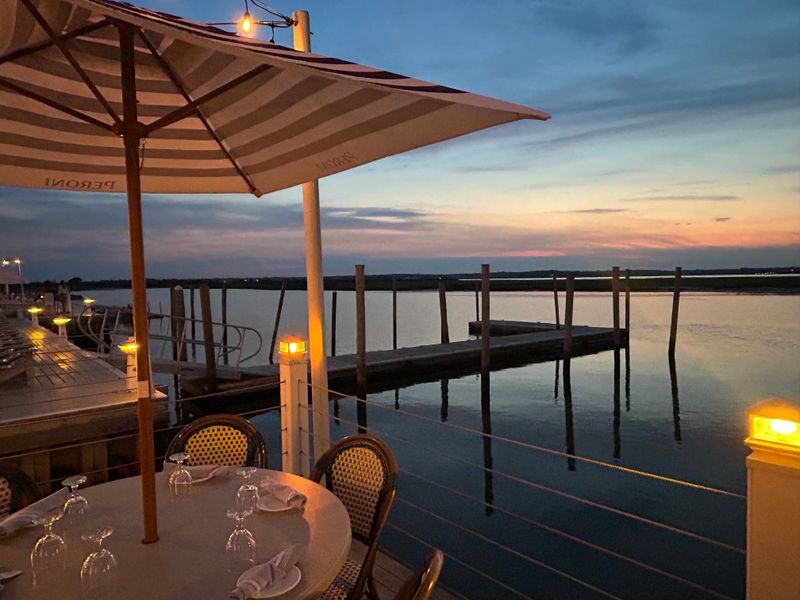 Dockers Waterfront Restaurant & Bar