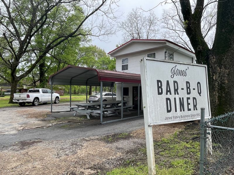 Jones Bar-B-Q Diner - Marianna