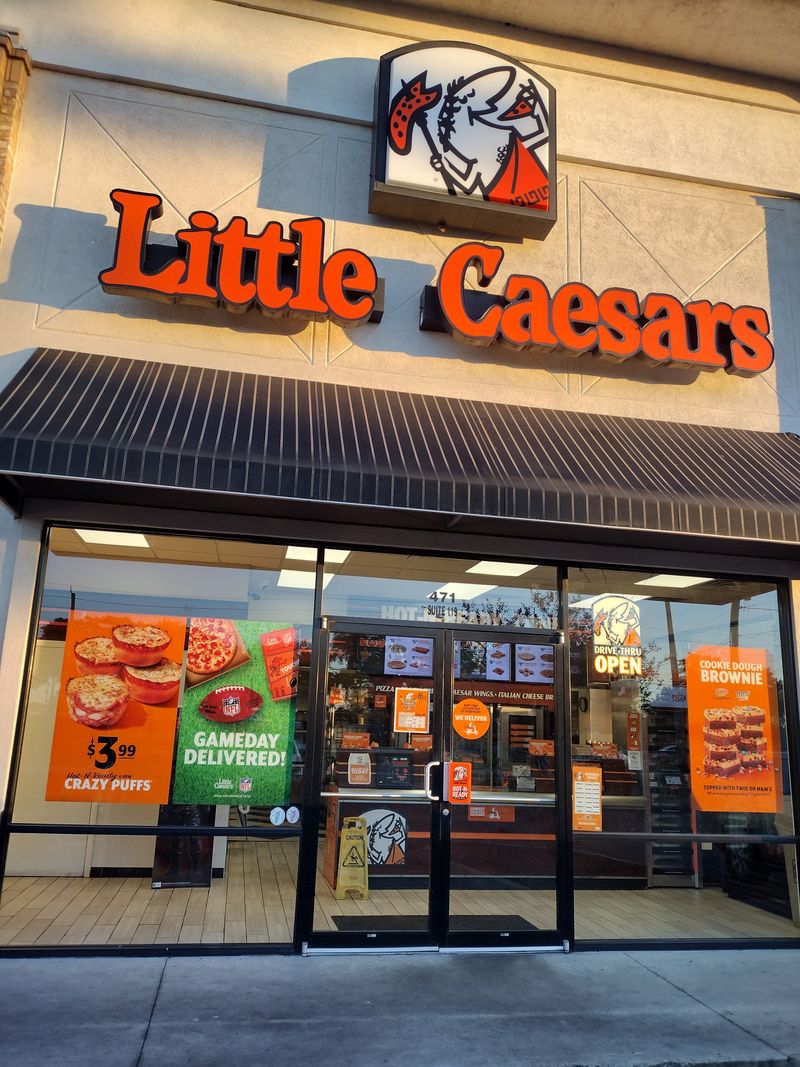 Little Caesars – budget whole pies