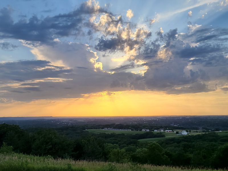 Horseshoe Mound and Three State Views