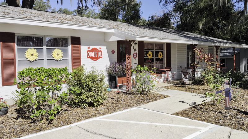 Red Rooster Cookie Jar LLC – Lady Lake