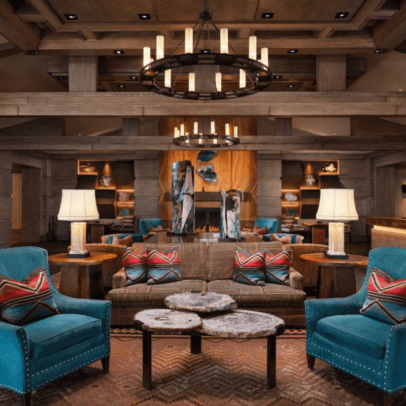 Little America Hotel (Flagstaff) – famous for Christmas lights