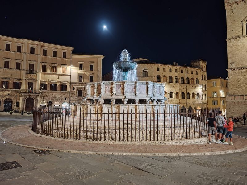 Marvel at Fontana Maggiore