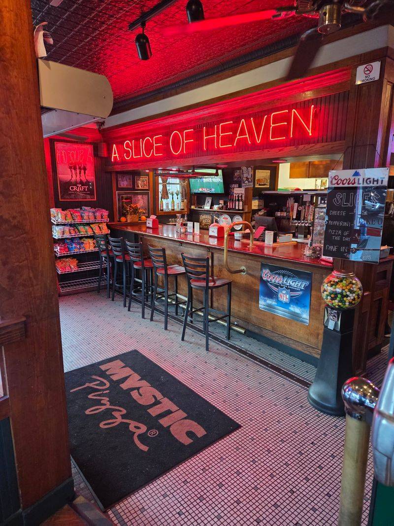 Seaport History & Pizza Fame in Mystic (Connecticut)