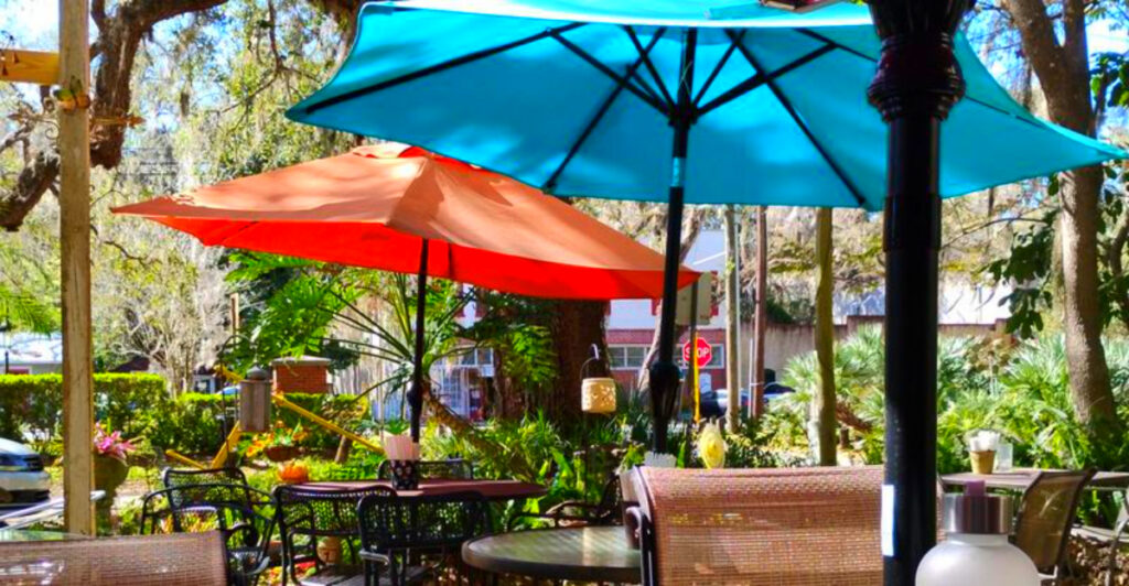 Florida Seniors Say This Restaurant Serves the Meals They Grew Up Loving