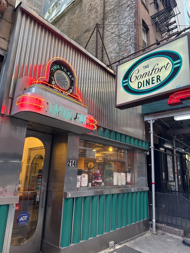 Practical Details: Easy Hours, Fair Prices, Midtown Ease