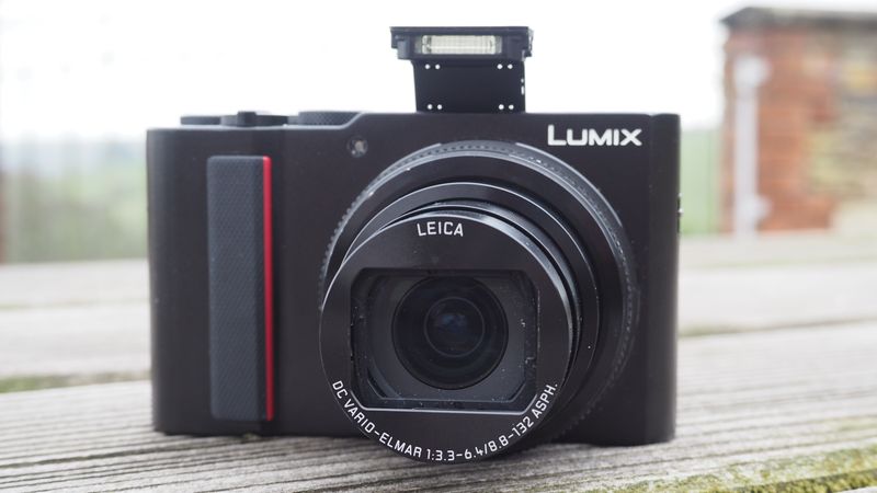 Panasonic Lumix ZS200 (TZ200)