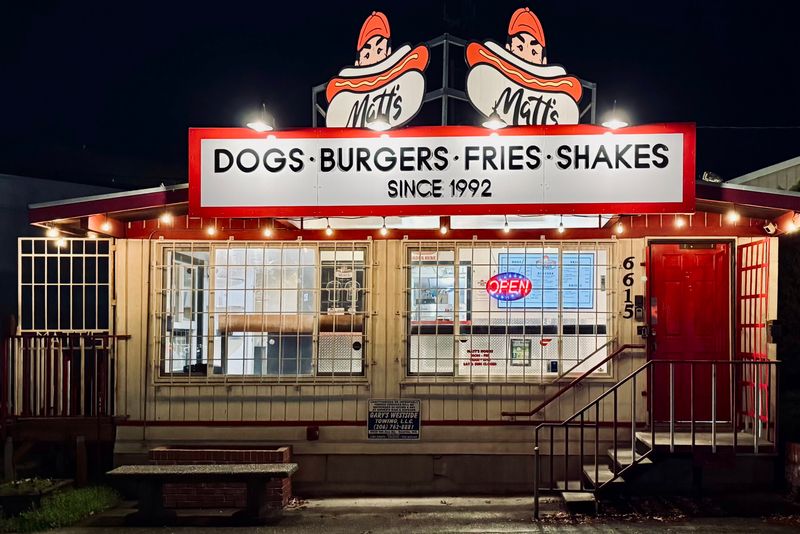 Matt's Famous Chili Dogs - Seattle