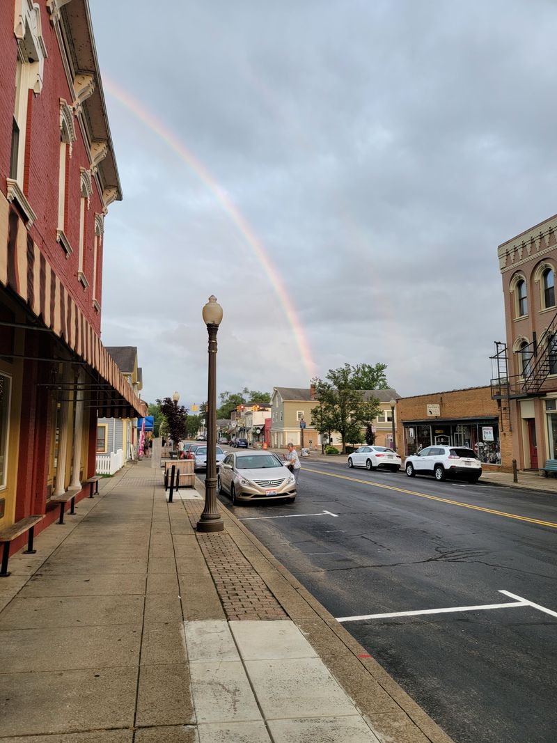 Downtown Eats and Trail Breaks