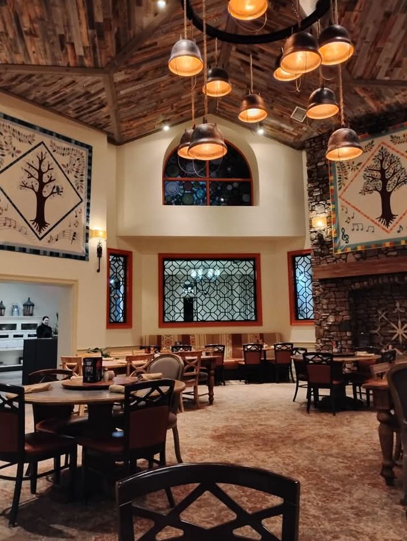 Song & Hearth: A Southern Eatery – Pigeon Forge