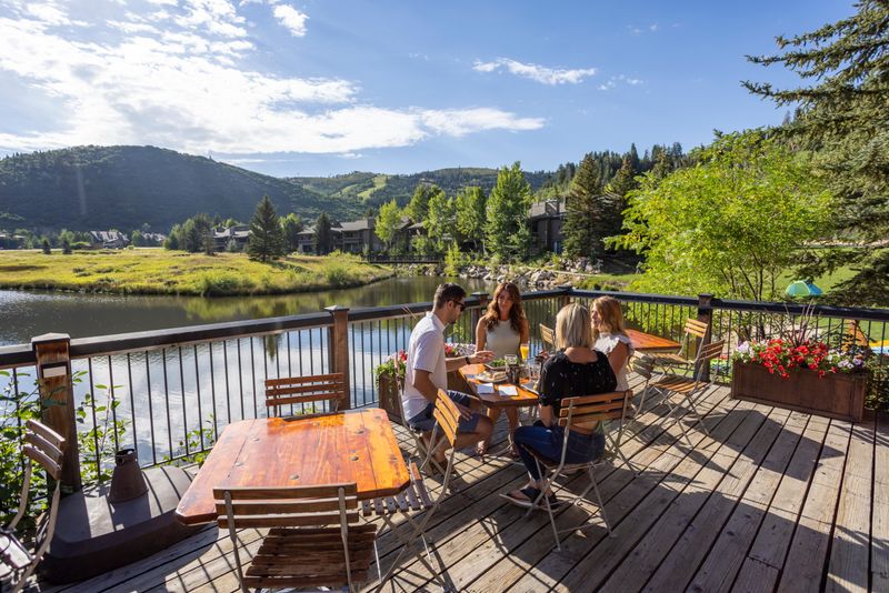 Deer Valley Cafe – Park City Gingerbread Decorating