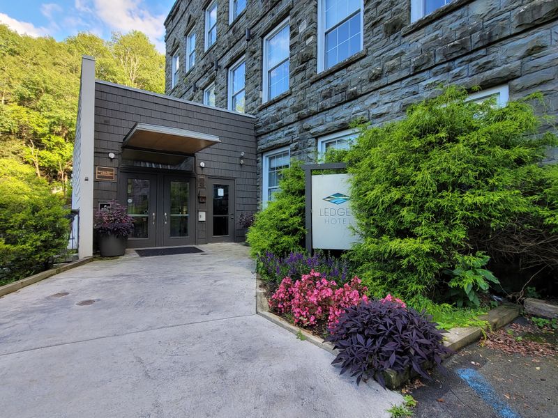 Glass Wine Bar & Kitchen - Hawley