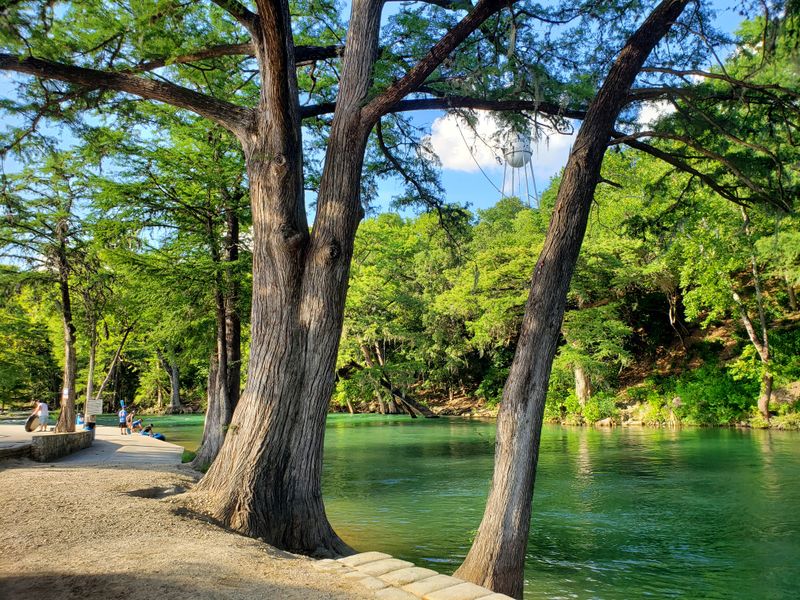 Outdoor Riverfront Dining