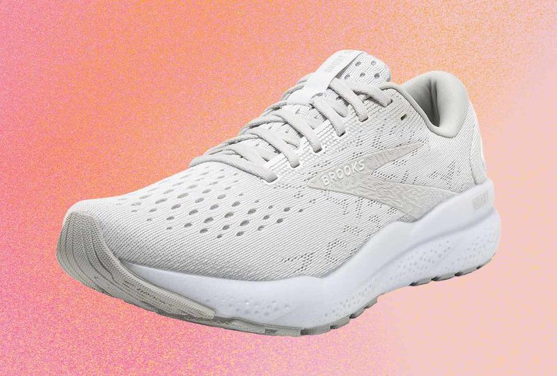 Brooks Ghost 16 – Balanced and Podiatrist-Approved